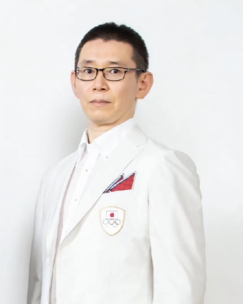 日本代表のブレザー姿の山下 博行