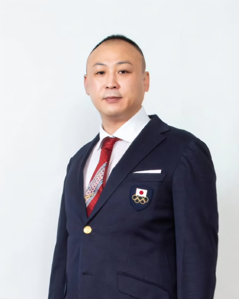 日本代表のブレザー姿の申 準植